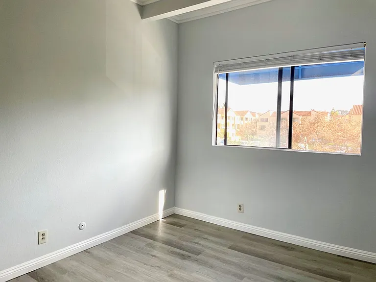 8310 Regents Rd #3H — Photo 12