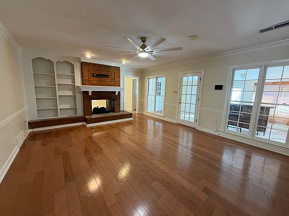 4th image of 956 Rolling Oaks Ln