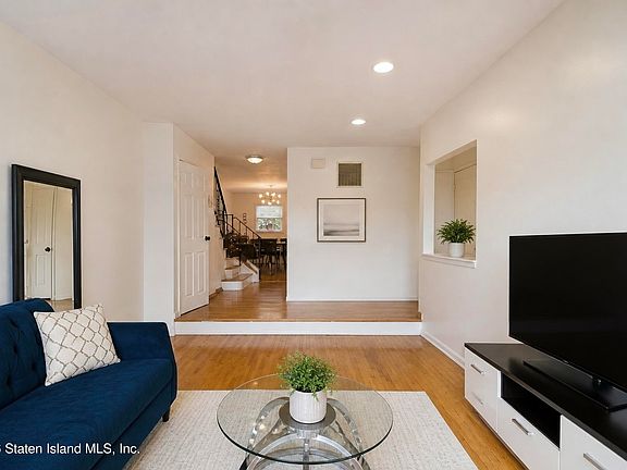 3rd image of 755 Woolley Ave