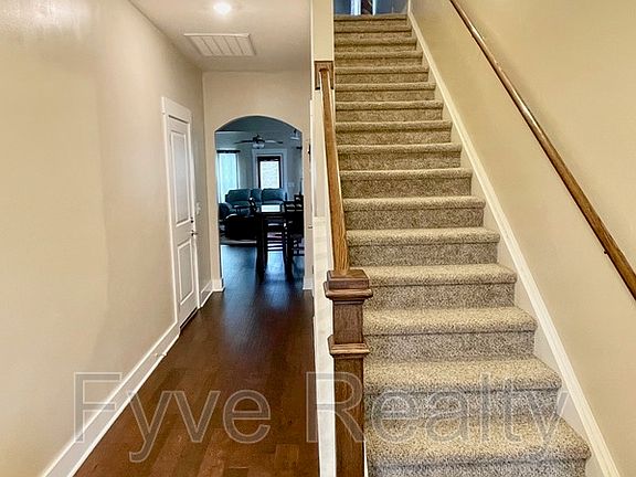 3rd image of 3019 Blueberry Ln