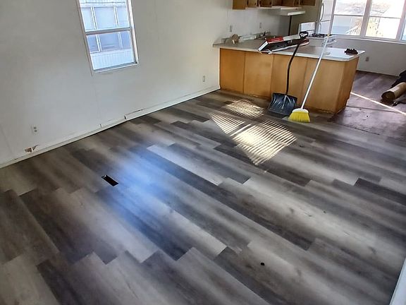 4th image of 905 W 37th Ave #3