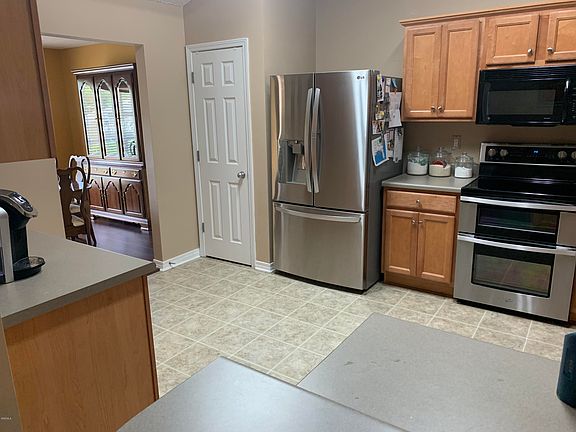 3rd image of 16672 Creek Ln