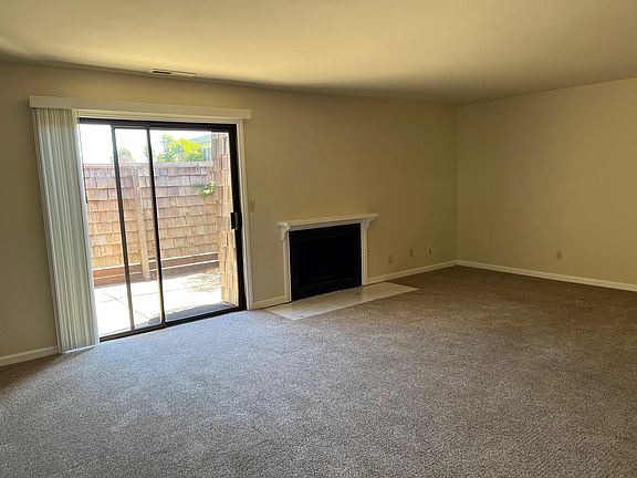 4th image of 910 Capitola Ave #13