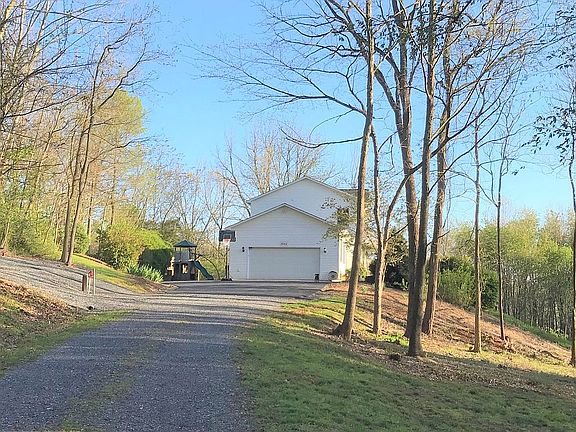3rd image of 8262 Bluebird Hill Ln