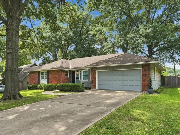 7228 Woodward St, Overland Park, KS 66204