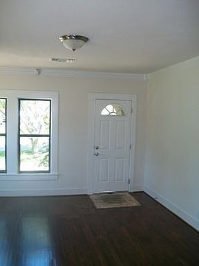 2nd image of 405 W Crockett St
