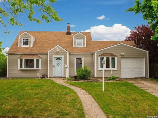 55 Sherwood Road, Levittown, NY 11756