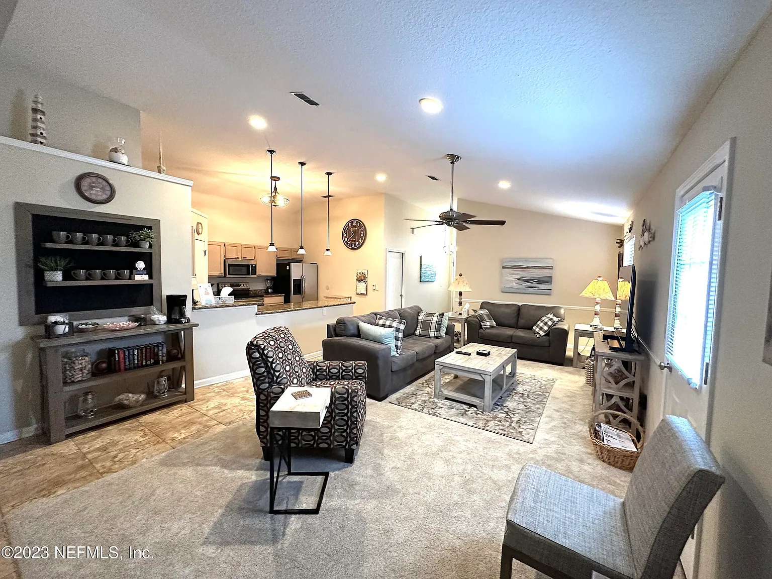 3 bed, 2.0 bath, 1468 sqft, $3,900 — Photo 2