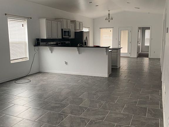 3rd image of 401 N Ash St