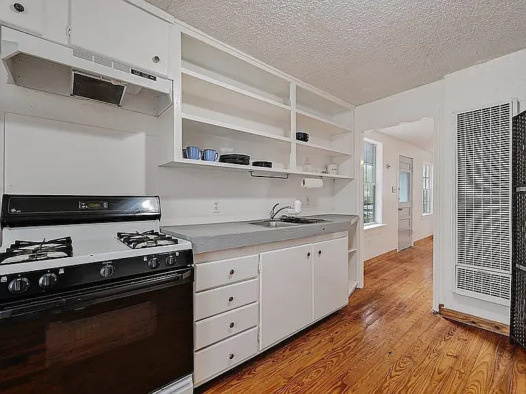 1403 S 5th St — Photo 4
