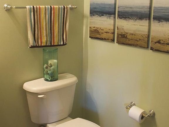 5th image of 1009 Hotchkiss Pl