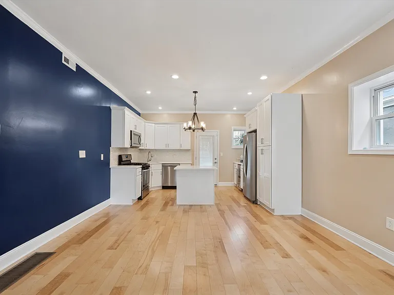 2809 W Jefferson St — Photo 4
