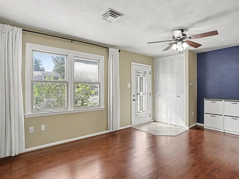803 Hills Dr — Photo 4