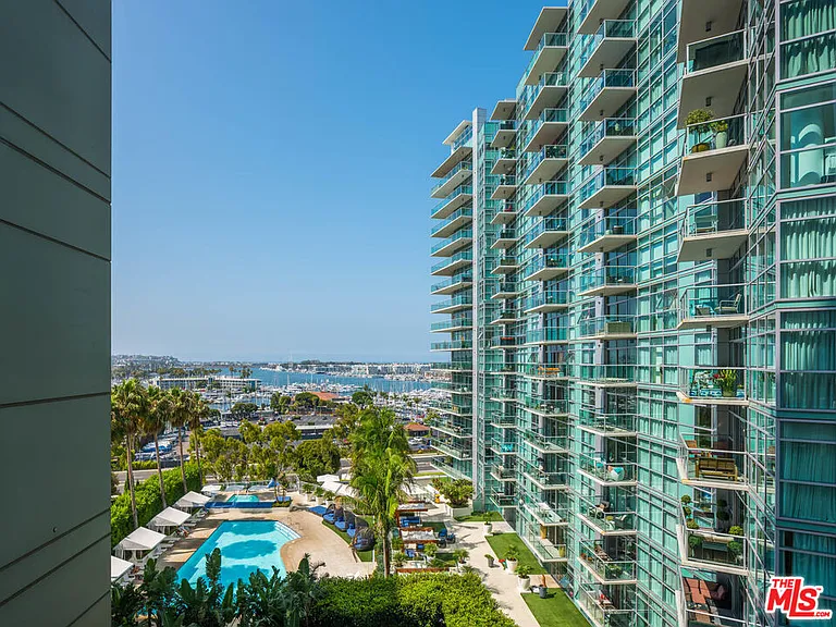 13650 Marina Pointe Dr #905 — Photo 3