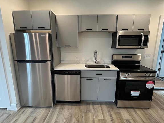 2nd image of 204 High St #6
