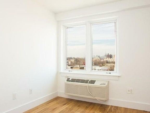 4th image of 588 Myrtle Ave #105