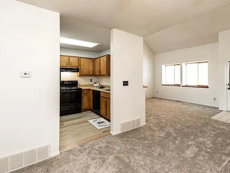 3924 Berkley Ct — Photo 5