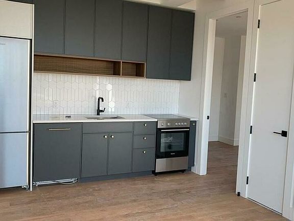 2nd image of 309 Grand St #3I