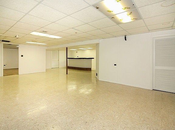 3rd image of 2118 E Robinhood Ln