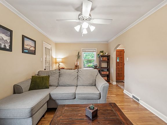 5th image of 2601 37th St