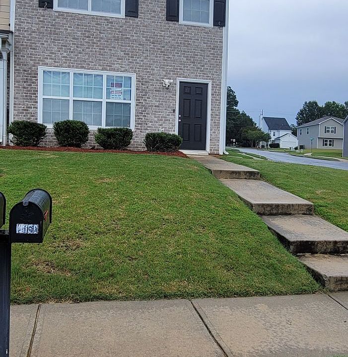 1st image of 4560 Parkview Sq