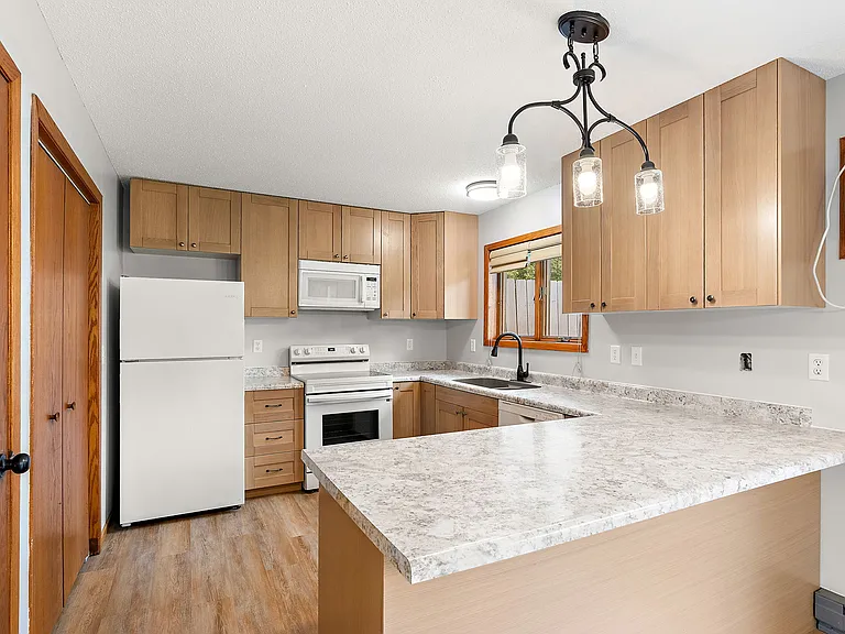 220-240 6th Ave — Photo 3