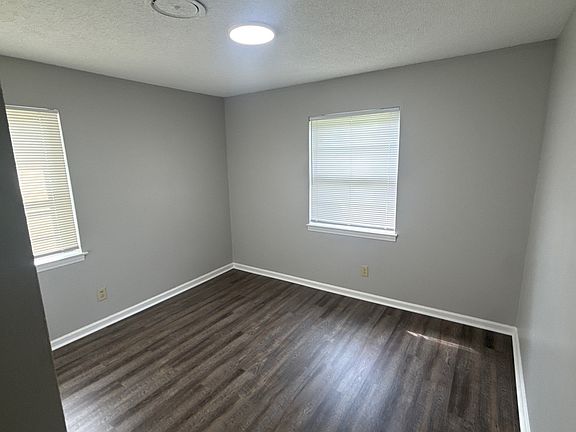 4th image of 3931 Callahan Dr