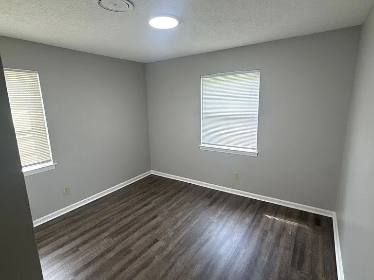 3931 Callahan Dr — Photo 4
