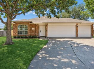1001 Crane Cir, Saginaw, TX 76131