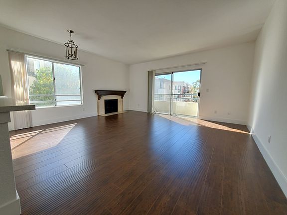 2nd image of 1546 Amherst Ave #201