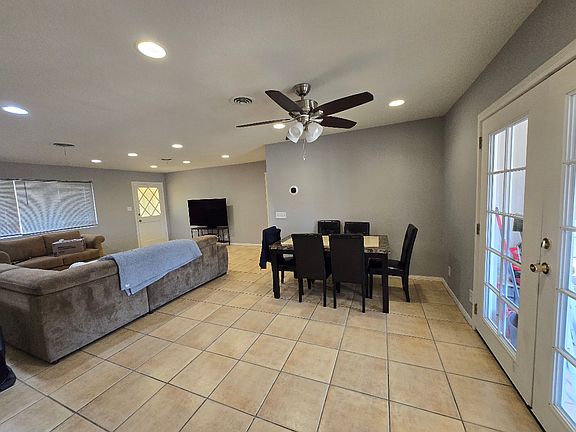 3rd image of 1320 W Avenue L8
