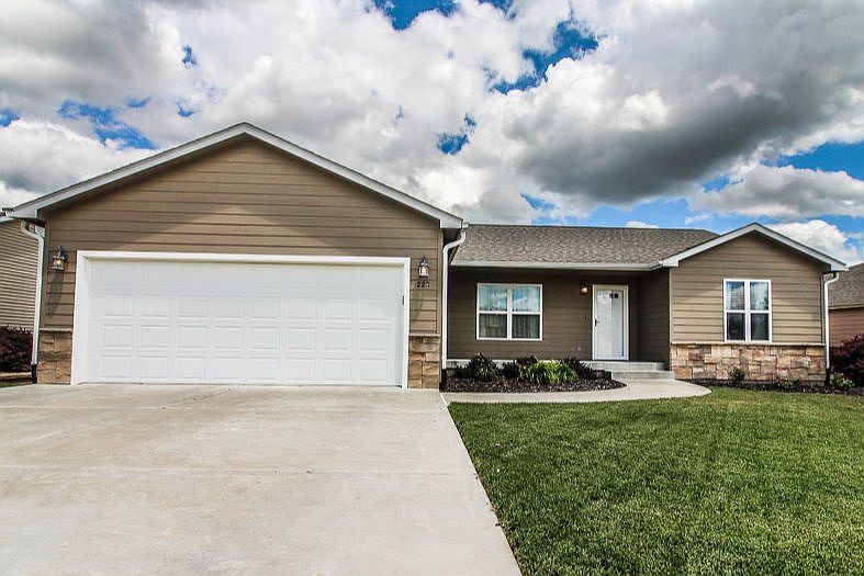 1st image of 228 Highland Pointe Dr