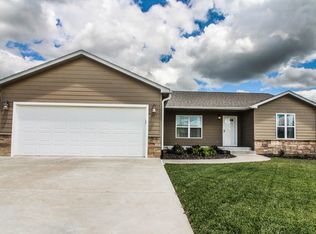 228 Highland Pointe Dr, Manhattan, KS 66503