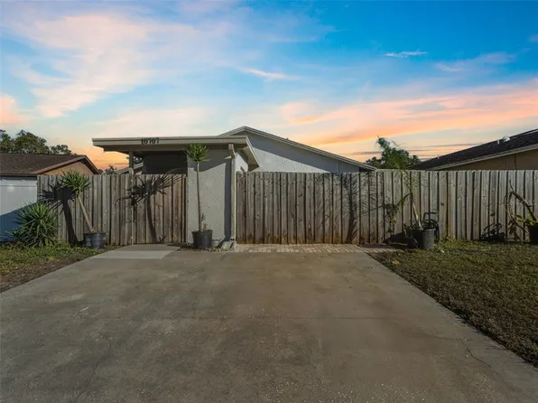 10707 Crowngate Ln, Tampa, FL 33624