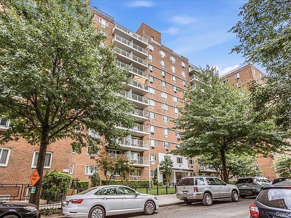 4th image of 3965 52nd St Apt 8k