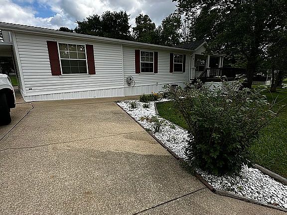 4th image of 20 William Dr