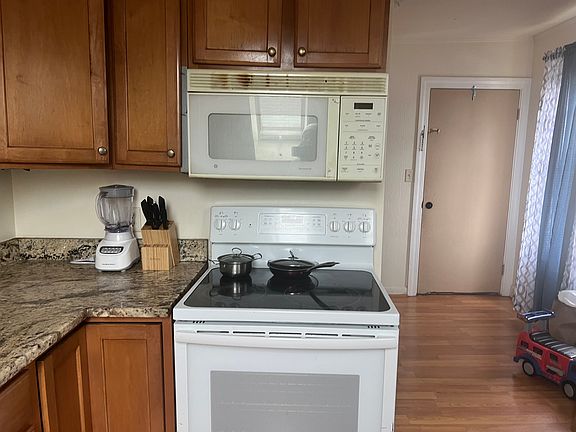 4th image of 542 Eastern Ave Unit 3
