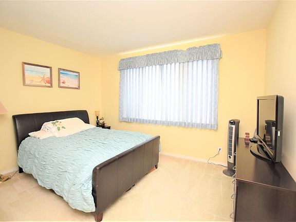 4th image of 2895 Diamond Dr