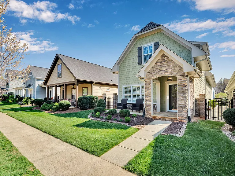 7526 Fairway Villa Cir — Photo 13