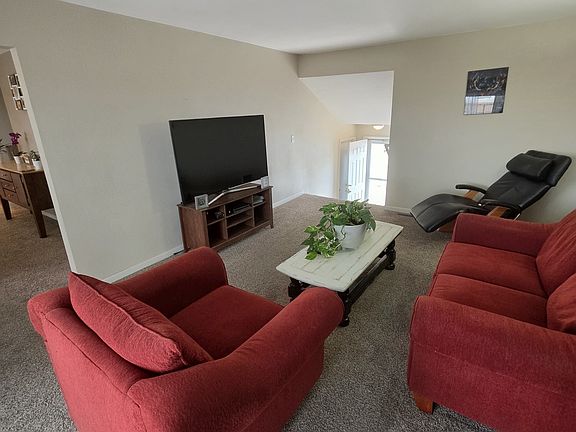 5th image of 920 Devonshire Pl
