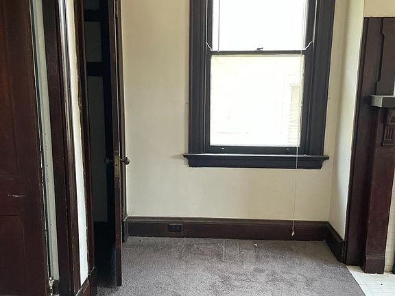 5th image of 2886 Shaffer Ave