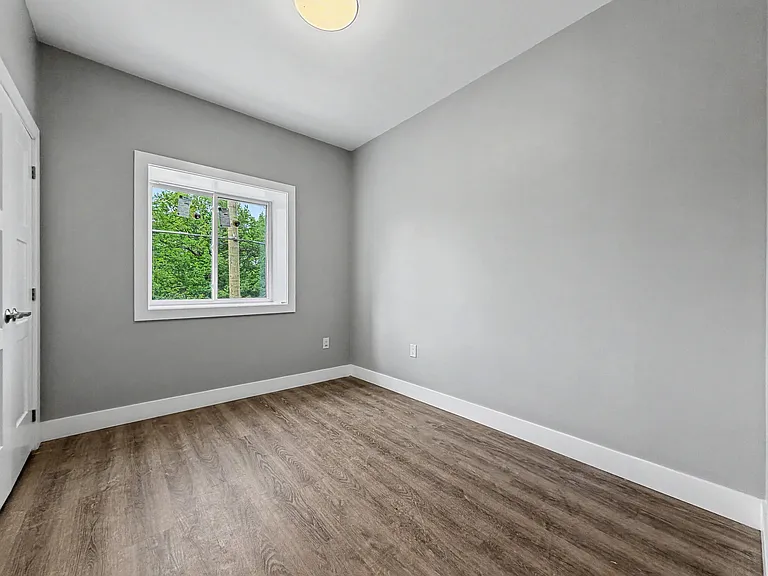 199 Pine St #8 — Photo 10