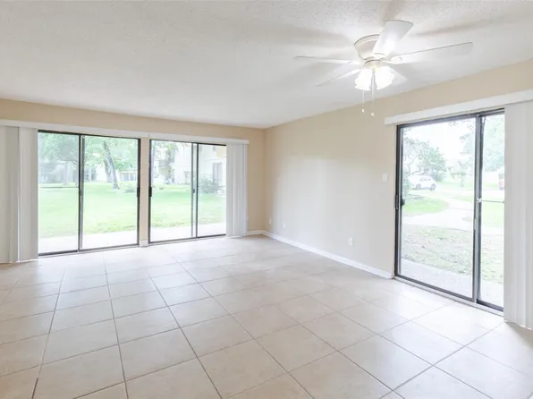 15919 Golf Club Dr APT 111, Crosby, TX 77532