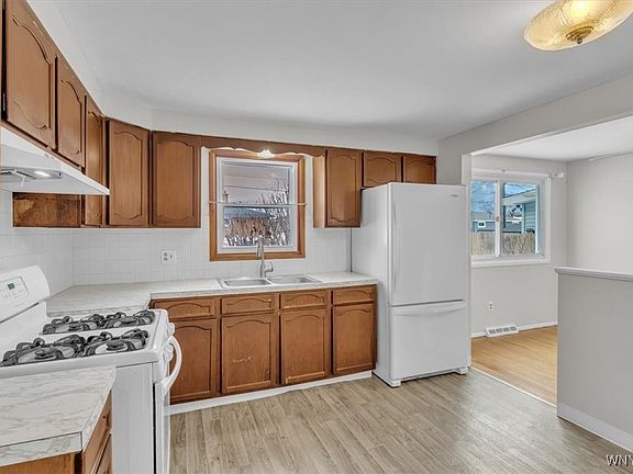 5th image of 57 Karen Ln