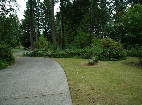 2nd image of 3137 Lakeridge Ct SE