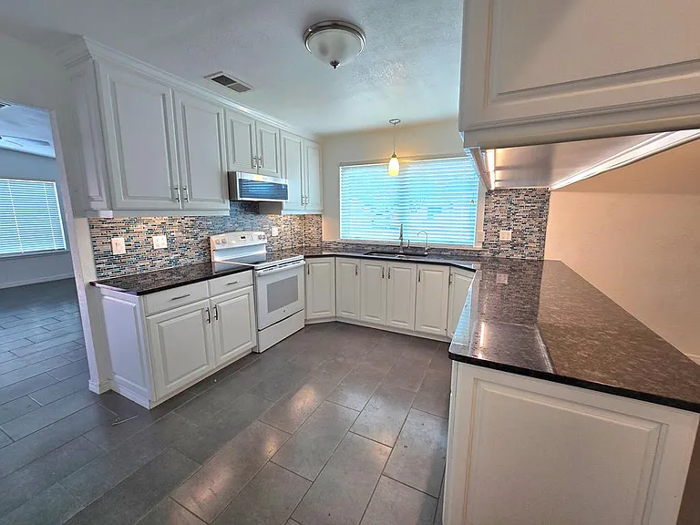 2602 N Pecos St #A — Photo 17