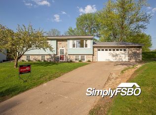 3 Rodeo Ct, Davenport, IA 52806