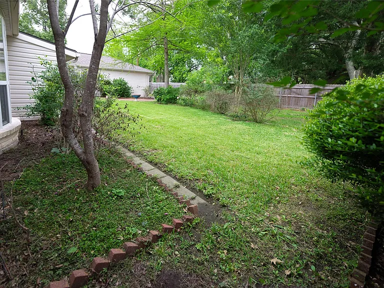 7546 Maple Tree Dr — Photo 48