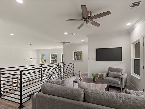 5th image of 225 Saint Andrews Dr