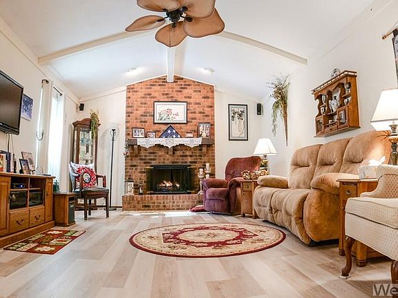 2nd image of 1052 Esther Blvd